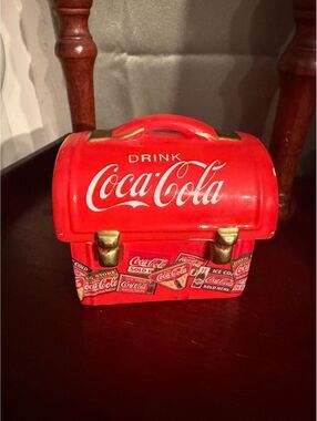 C16. COCA-COLA LUNCH BOX SALT & PEPPER SHAKER SET.